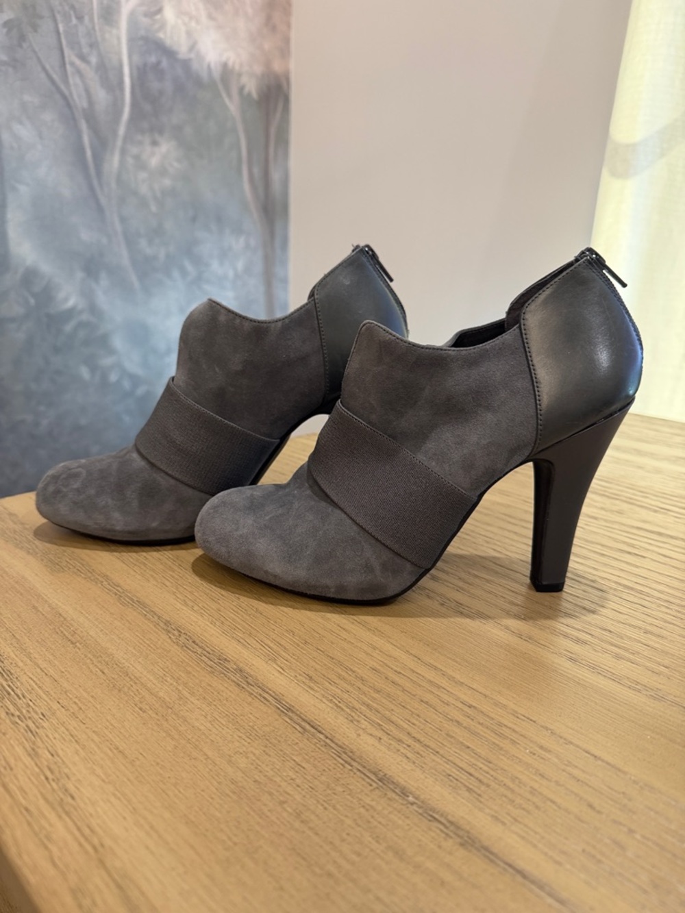 Gianni Bini Gray Suede High Heel Ankle Booties with Elastic Strap size 9.5